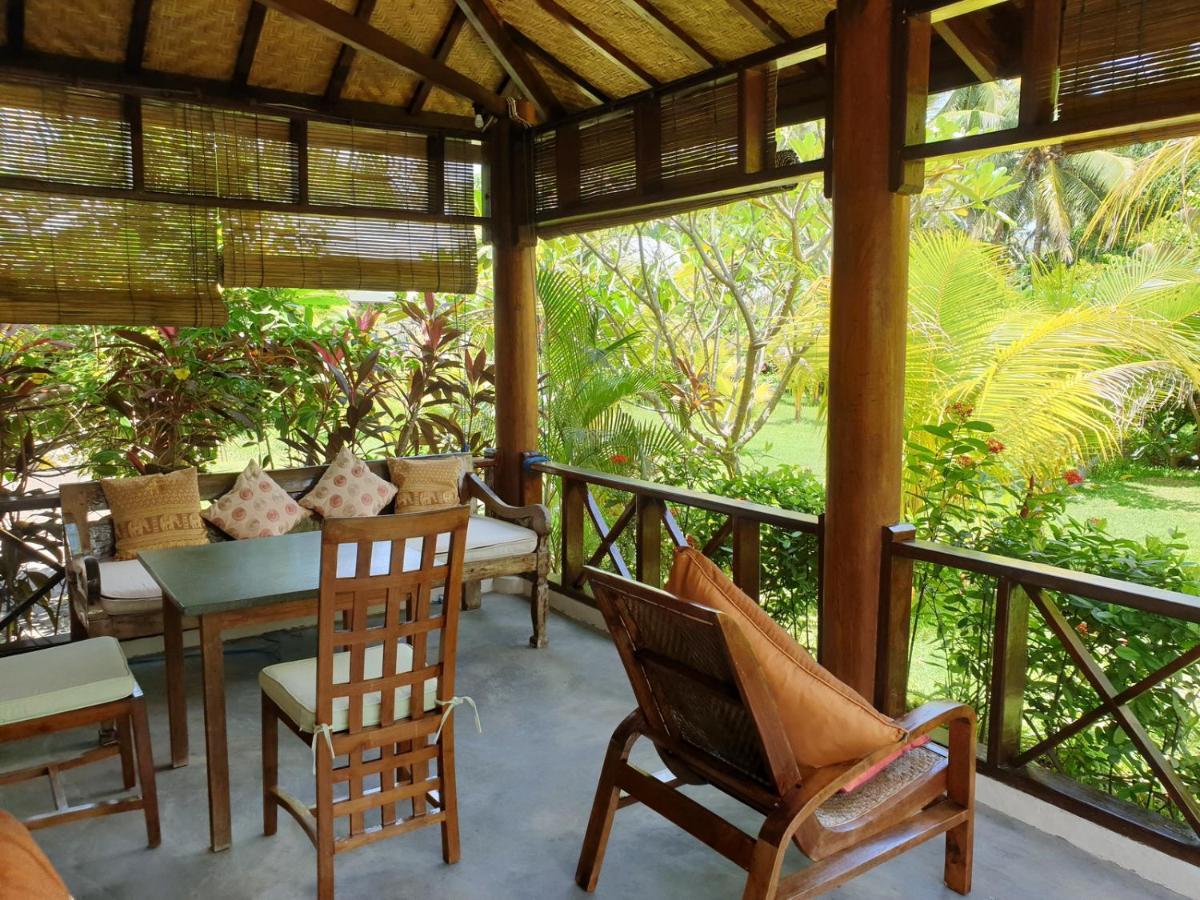 Waiara Village Guesthouse Maumere Esterno foto