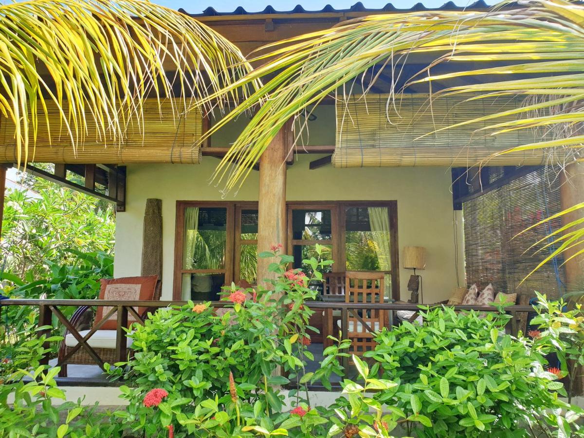 Waiara Village Guesthouse Maumere Esterno foto