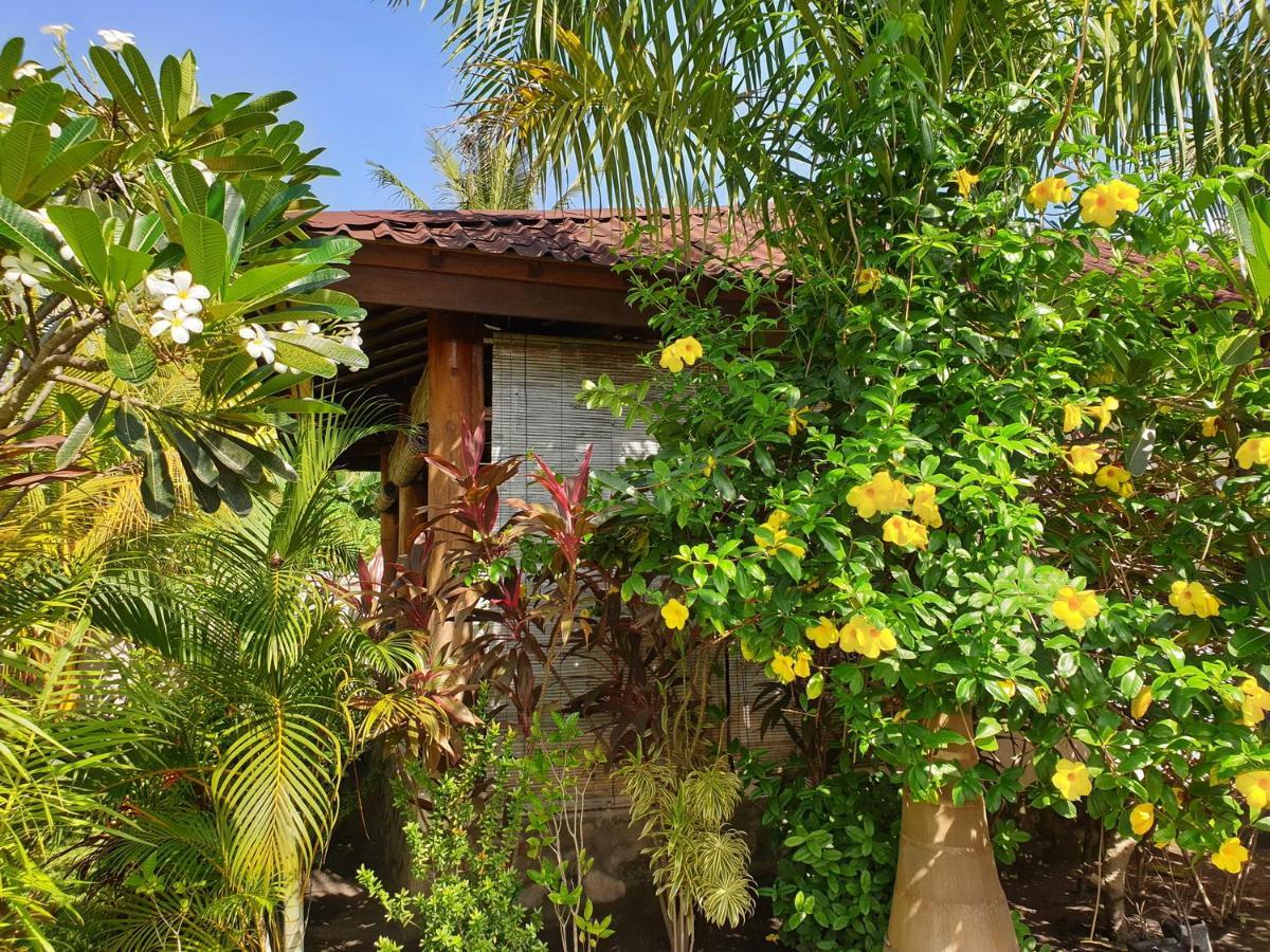 Waiara Village Guesthouse Maumere Esterno foto