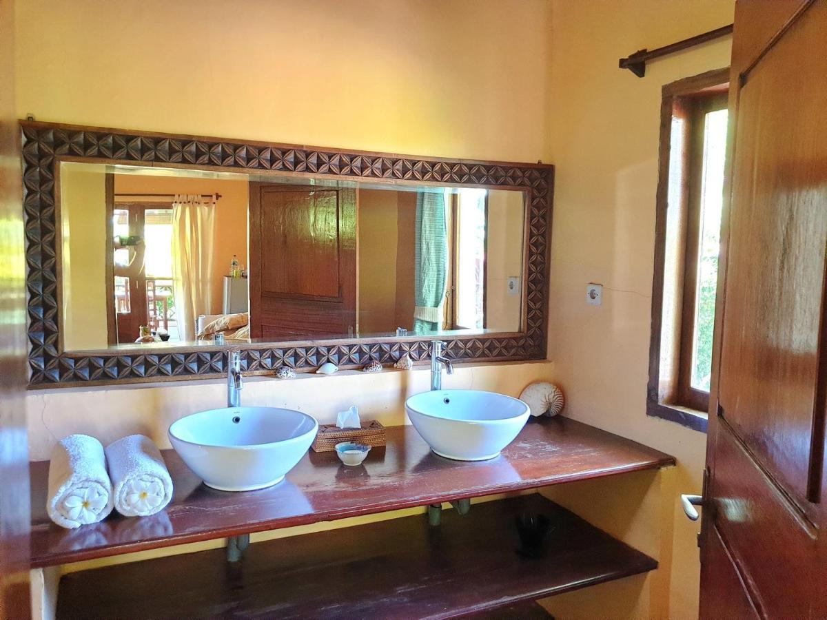 Waiara Village Guesthouse Maumere Esterno foto