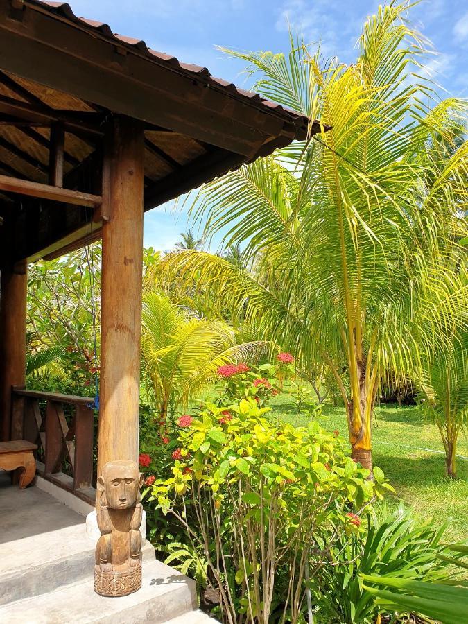Waiara Village Guesthouse Maumere Esterno foto